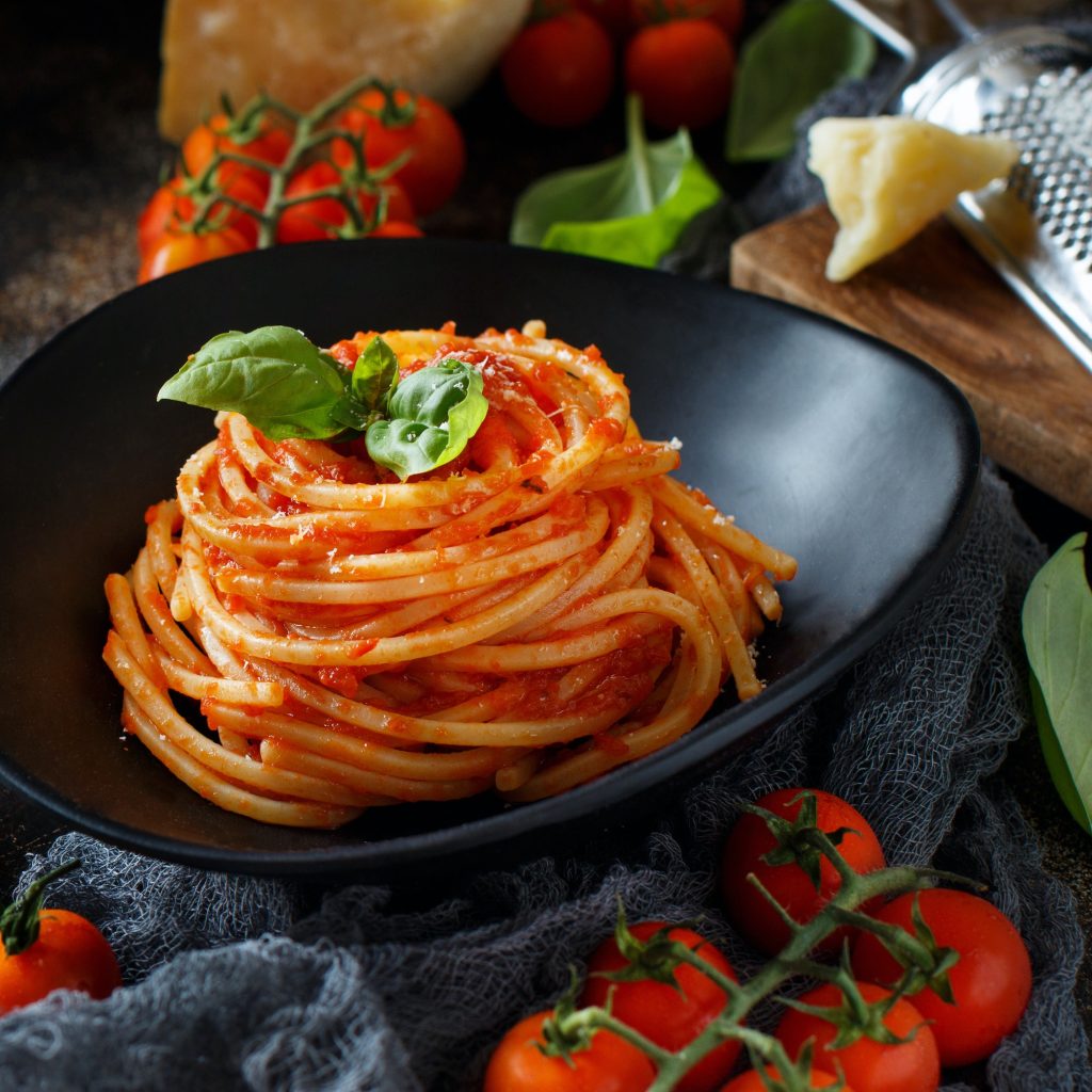 spaghetti-pasta-with-tomato-sauce.jpg